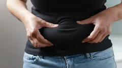 Czym jest „stresowy brzuch” i jak się go pozbyć: 8 prostych kroków