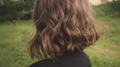 Jakie długości włosów postarzają po 50., a jakie odmładzają? Praktyczny przewodnik