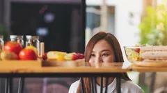 Dlaczego odczuwasz głód zaraz po posiłku – poznaj główne przyczyny