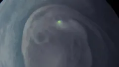 Nieznane światło Jowisza: sonda Juno sfotografowała rzadkie zjawisko atmosferyczne na tej planecie